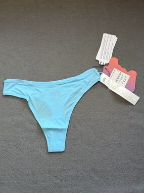 Yitty by Fabletics stretchy fit dipped thong underwear small